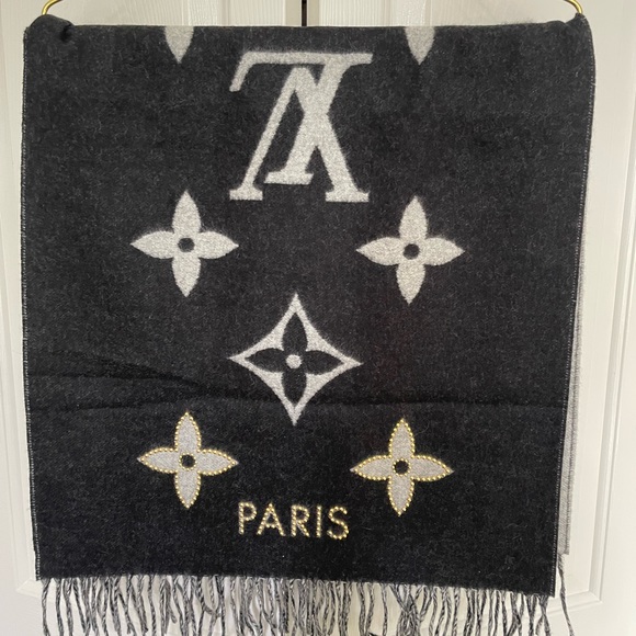 Authentic Louis Vuitton Reykjavik Scarf - Picture 2 of 6